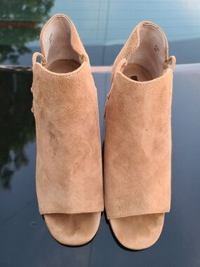 Tahari Tan Suede Open-Toe Mules